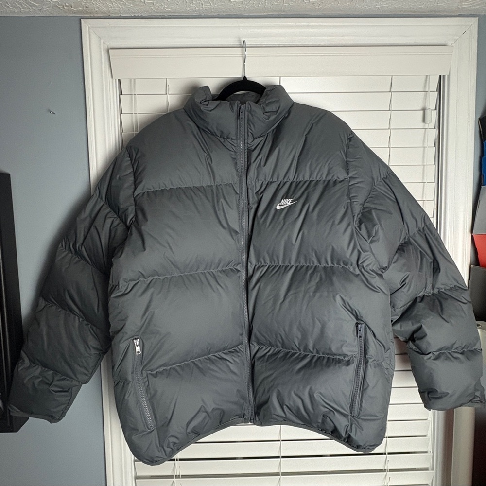 Nike Sportswear Down Club Therma-Fit Puffer Jacket Iron Gray IB2975-068 Size XL